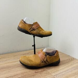 Clarks Roseville Dot Slip On Tan leather Loafer Women’s Size 9